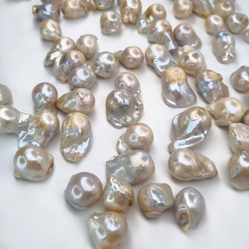 Baroque pearls / white / 16-28mm 1pc PASW289