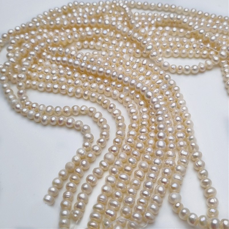 Natural pearls / rope 34cm / oval / 4-5mm PASW262