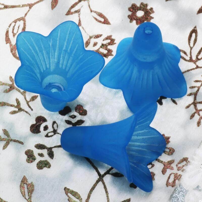 Koraliki akrylowe kwiatki niebieskie 21x22mm 6szt YZKW302